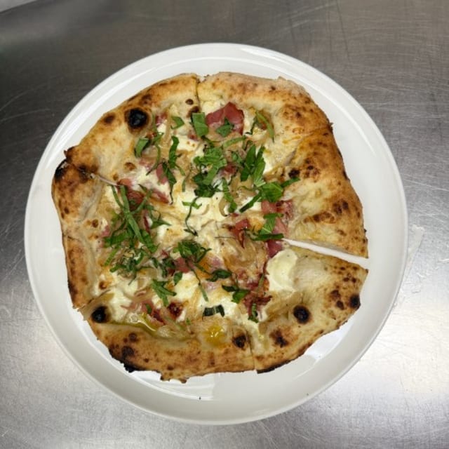Carbonara Pizza.