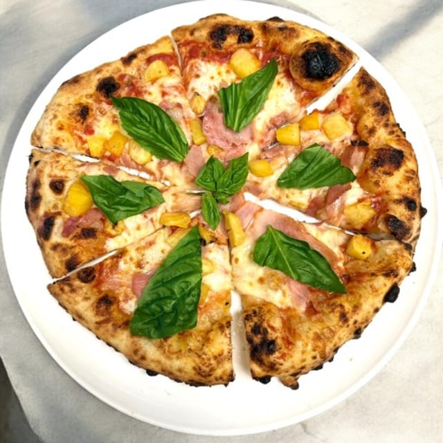 Hawaii Pizza.