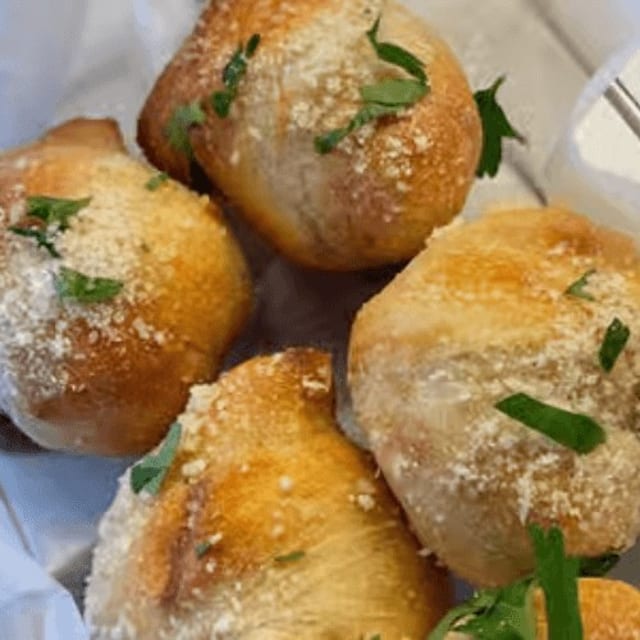 Garlic Knots.